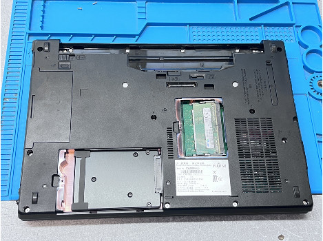 Fujitsu LIFEBOOK E546 14" i3-6100U 8GB 130GB клас А