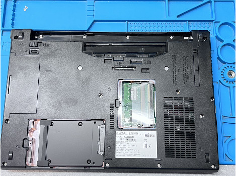 Fujitsu LIFEBOOK E546 14" i3-6100U 8GB 130GB клас А