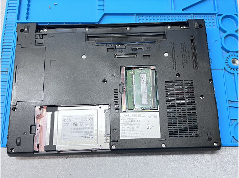 Fujitsu LIFEBOOK E546 14" i3-6100U 8GB 130GB клас А