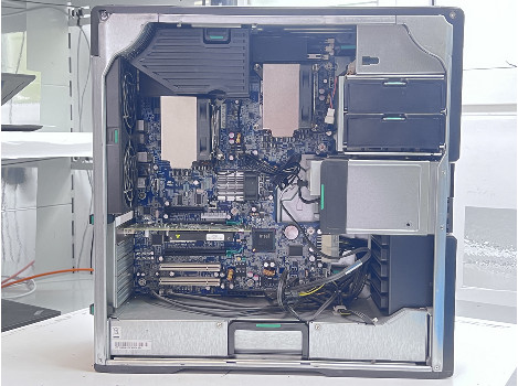 HP Z600 Xeon E5620 16GB 128GB Radeon R7 240 2GB