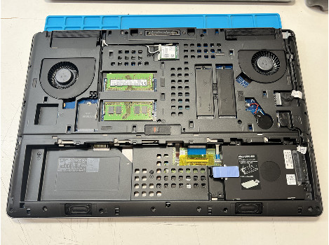 Dell Precision 7720 17.3" i7-7820HQ 32GB 260GB клас А