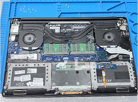 Dell XPS 15 7590 15.6" i7-9750H 32GB 1020GB клас Като Нов