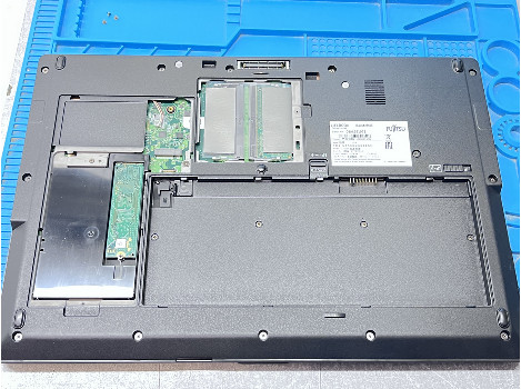 Fujitsu LIFEBOOK U758 15.6" i5-8250U 8GB 260GB клас А