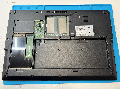 Fujitsu LIFEBOOK U758 15.6" i5-8250U 16GB 260GB клас А