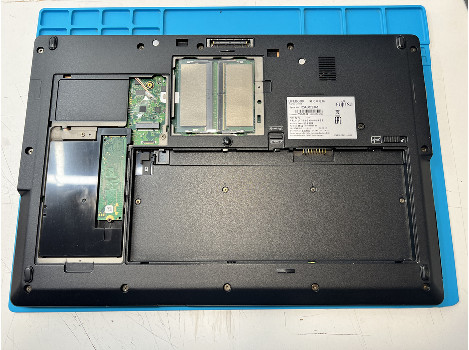 Fujitsu LIFEBOOK U758 15.6" i5-8250U 16GB 260GB клас А