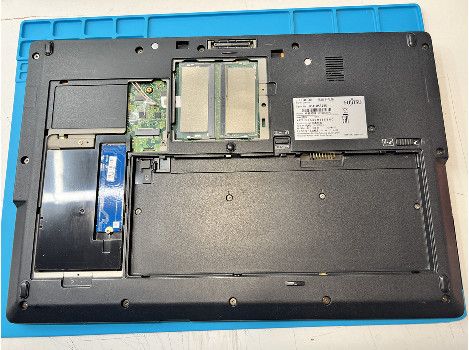 Fujitsu LIFEBOOK U758 15.6" i5-8250U 16GB 260GB клас А