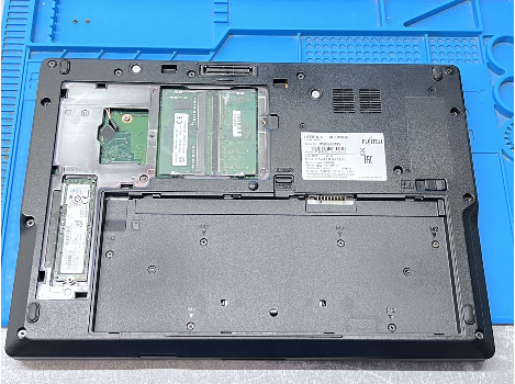 Fujitsu LIFEBOOK E549 14" i3-8145U 8GB 260GB клас Б