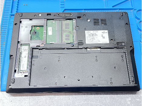 Fujitsu LIFEBOOK E549 14" i3-8145U 8GB 260GB клас А