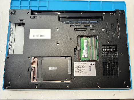 Fujitsu LIFEBOOK E556 15.6" i3-6100U 8GB 260GB клас А