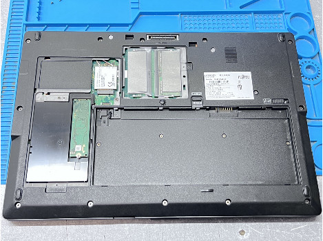 Fujitsu LIFEBOOK U758 15.6" i5-8250U 16GB 260GB клас А