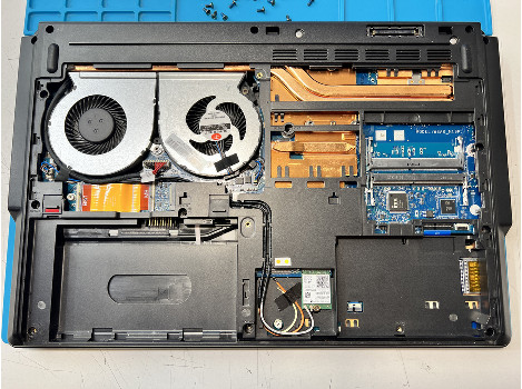 Fujitsu CELSIUS H7510 15.6" i7-10850H 32GB 510GB клас А