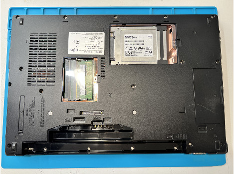 Fujitsu LIFEBOOK E556 15.6" i3-6100U 8GB 130GB клас А