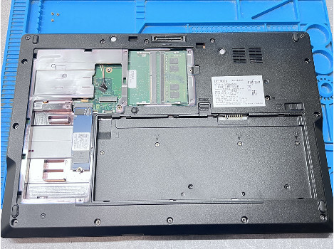 Fujitsu LIFEBOOK E5510 15.6" i3-10110U 8GB 260GB клас А