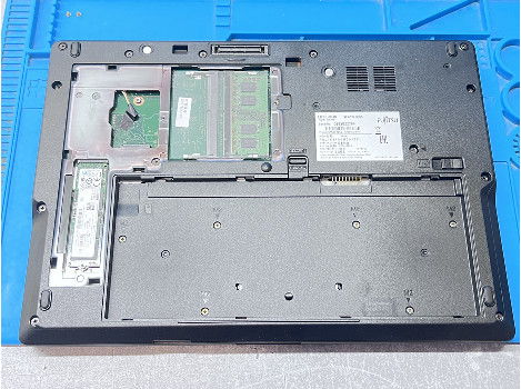 Fujitsu LIFEBOOK E549 14" i3-8145U 8GB 260GB клас А