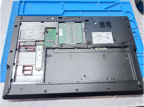 Fujitsu LIFEBOOK E559 15.6" i3-8145U 8GB 260GB клас А