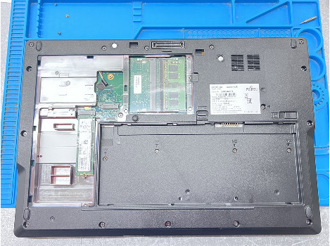 Fujitsu LIFEBOOK E559 15.6" i3-8145U 8GB 260GB клас А