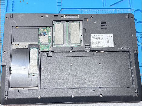 Fujitsu LIFEBOOK U757 15.6" i5-7200U 8GB 130 клас А