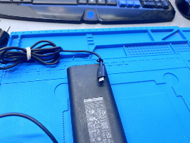 Зарядно за лаптопи Dell R2M8K 90W