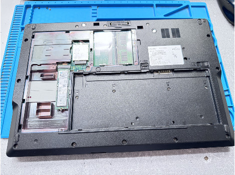 Fujitsu LIFEBOOK E559 15.6" i3-8145U 8GB 260GB клас А