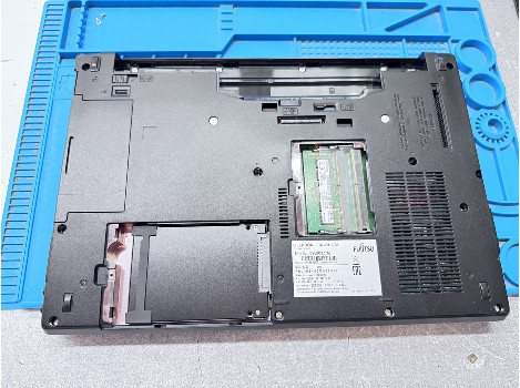 Fujitsu LIFEBOOK E546 14" i3-6100U 8GB 260GB клас А