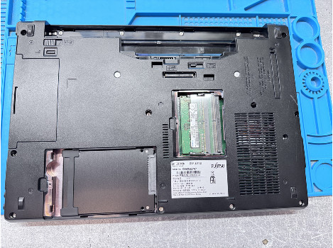 Fujitsu LIFEBOOK E546 14" i3-6100U 8GB 260GB клас А