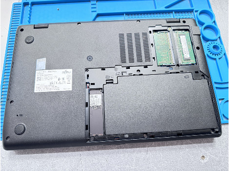 Fujitsu LIFEBOOK A3511 15.6" i3-1115G4 8GB 260GB клас А