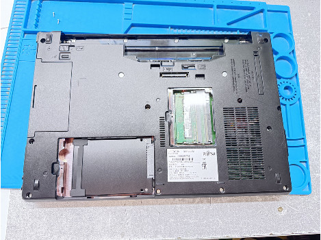 Fujitsu LIFEBOOK E546 14" i3-6100U 8GB 260GB клас А