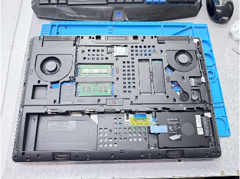 Dell Precision 7720 17.3" i7-7820HQ 32GB 260GB клас А