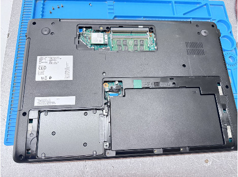 Fujitsu LIFEBOOK A556 15.6" i5-6200U 8GB 260GB клас А