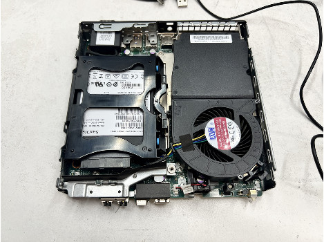 Lenovo ThinkCentre M720q i5-8400T 8GB 260GB UHD 630