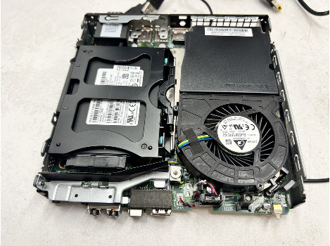 Lenovo ThinkCentre M720q i5-8400T 8GB 260GB UHD 630
