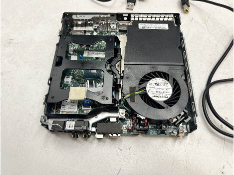 Lenovo ThinkCentre M720q i5-9400T 8GB 260GB UHD 630