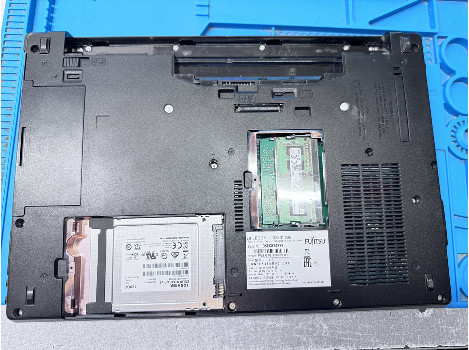 Fujitsu LIFEBOOK E546 14" i3-6100U 8GB 130GB клас А