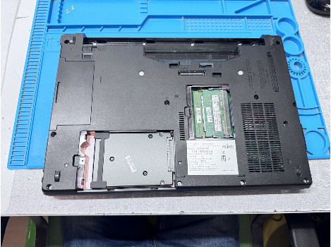 Fujitsu LIFEBOOK E546 14" i3-6100U 8GB 130GB клас А